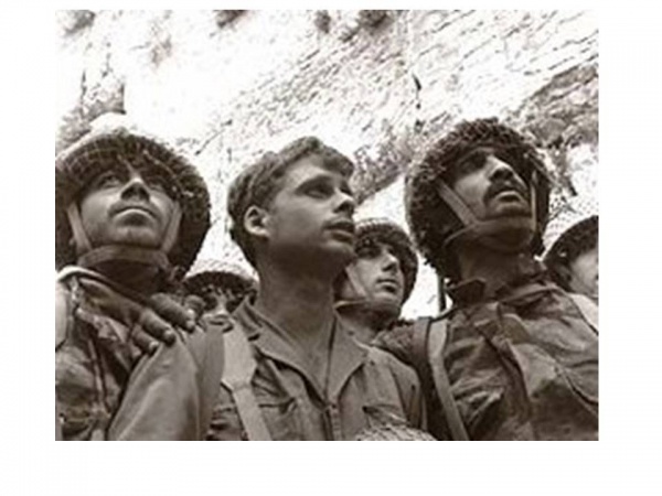 IDF paratroopers at Jerusalem's Western Wall 2