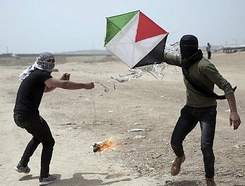 Flying kites in Gaza 